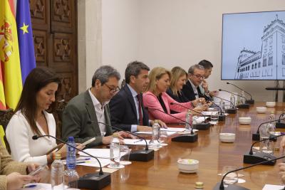 Carlos Mazón destaca el compromiso de la Generalitat por “reforzar la Mesa de Diálogo Social para defender los intereses de la Comunitat Valenciana”